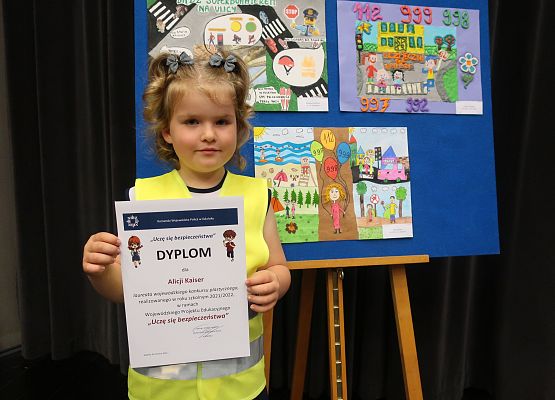 Laureatka projektu ,,Uczę się bezpieczeństwa" grafika