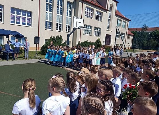 Zakończenie roku szkolnego 2021/2022 grafika