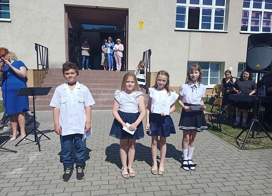 Zakończenie roku szkolnego 2021/2022 grafika