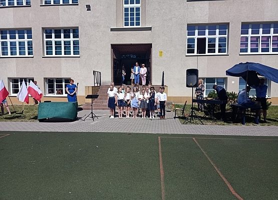 Zakończenie roku szkolnego 2021/2022 grafika