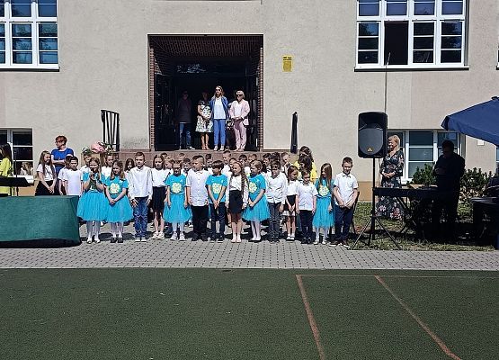 Zakończenie roku szkolnego 2021/2022 grafika