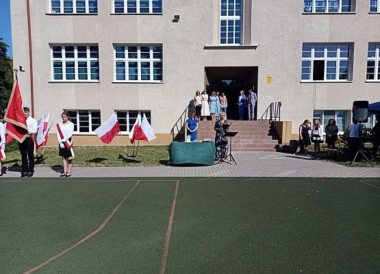 Zakończenie roku szkolnego 2021/2022 grafika