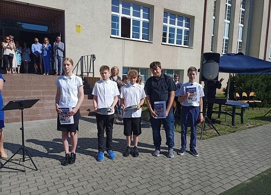 Zakończenie roku szkolnego 2021/2022 grafika