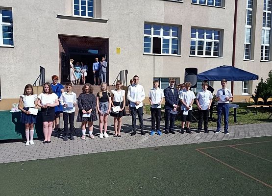 Zakończenie roku szkolnego 2021/2022 grafika