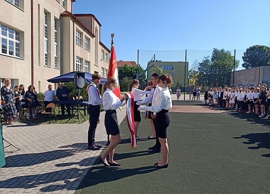 Zakończenie roku szkolnego 2021/2022 grafika