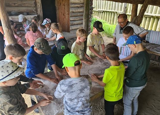 Śladami średniowiecznych ludów grafika