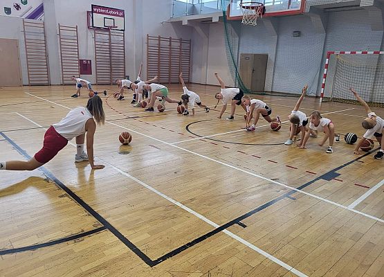 Wakacje na sportowo grafika