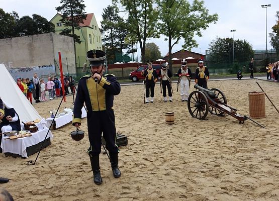 Lekcja historii z Wybickim – piknik urodzinowy grafika