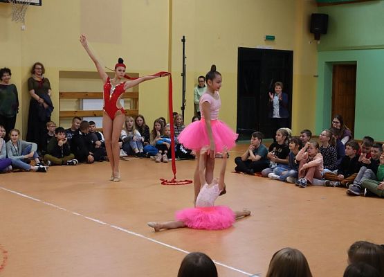 Występ grupy artystycznej grafika