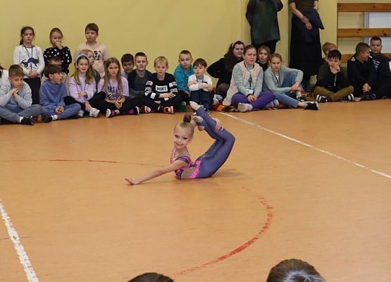 Występ grupy artystycznej grafika