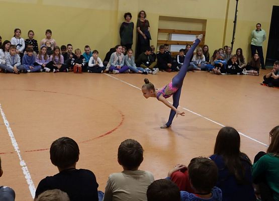 Występ grupy artystycznej grafika