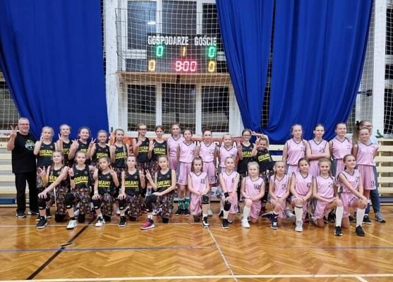 Sukcesy młodych koszykarek grafika