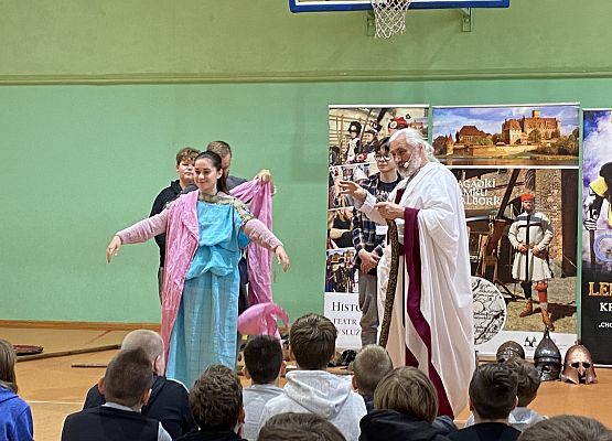 Żywa lekcja historii grafika