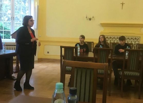 Uczniowie z 8a  odwiedzili lęborskie firmy i instytucje grafika