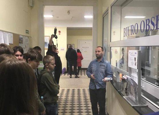Uczniowie z 8a  odwiedzili lęborskie firmy i instytucje grafika