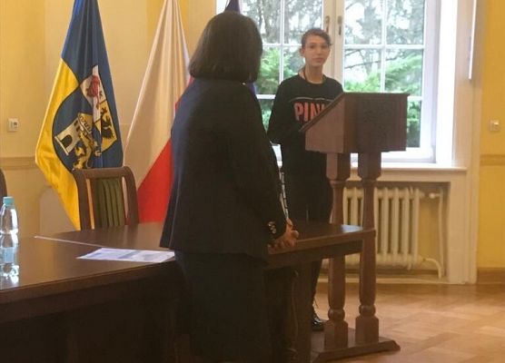 Uczniowie z 8a  odwiedzili lęborskie firmy i instytucje grafika