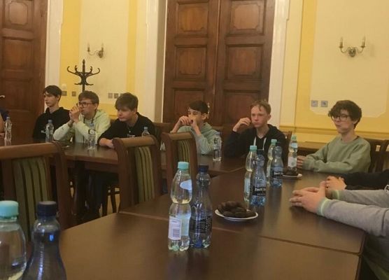 Uczniowie z 8a  odwiedzili lęborskie firmy i instytucje grafika