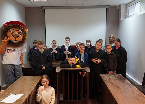 Piątoklasiści z wizytą w WSAiB w Gdyni grafika