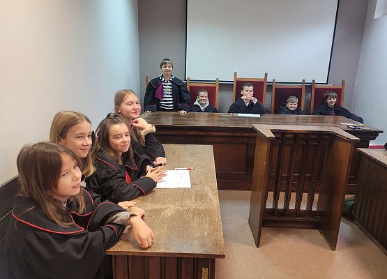 Piątoklasiści z wizytą w WSAiB w Gdyni grafika