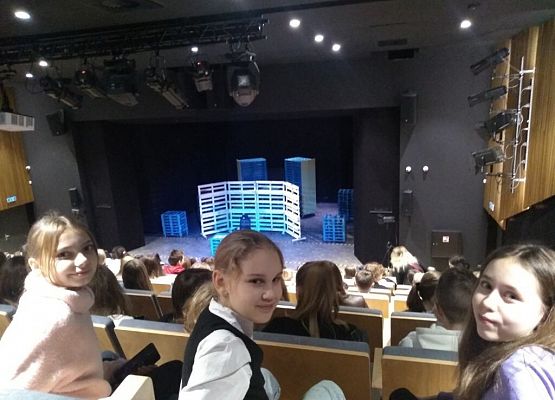 Wizyta w teatrze grafika