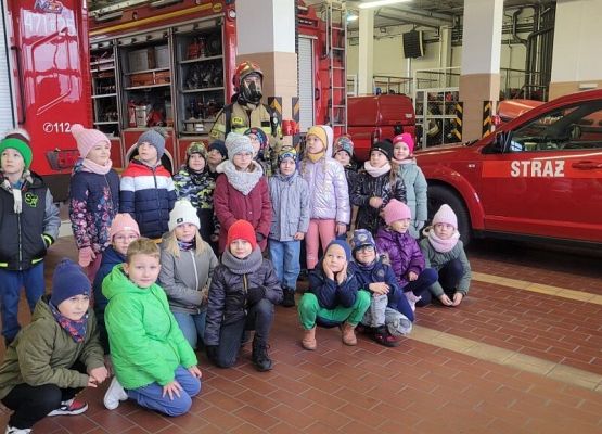 Spotkanie pierwszoklasistów ze strażakami grafika