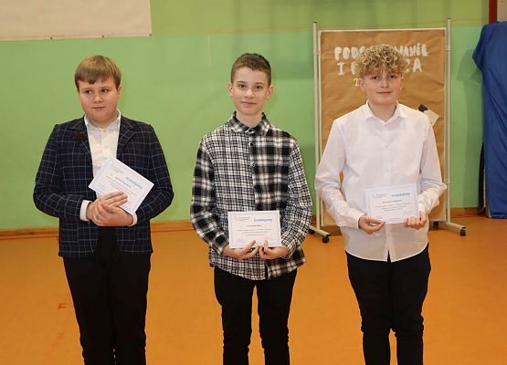 Półmetek roku szkolnego 2022/2023 - czas na podsumowania grafika