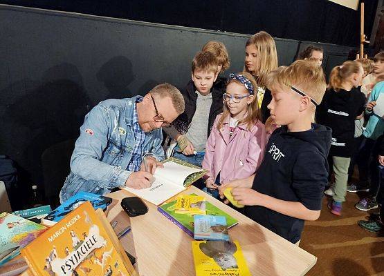 Spotkanie z autorem książki "Psyjaciele" grafika