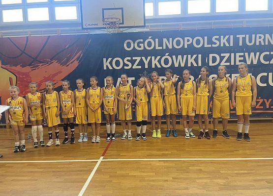 Brązowy medal dla naszych koszykarek grafika