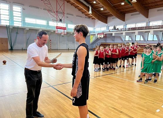 Zwycięstwo UKS Jedynka Lębork w Jesiennym Turnieju Koszykówki Chłopców grafika