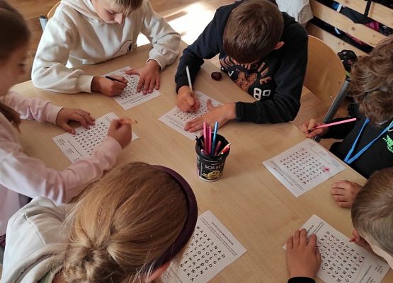 W czasie deszczu dzieci się nie nudzą grafika