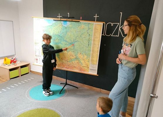 W czasie deszczu dzieci się nie nudzą grafika