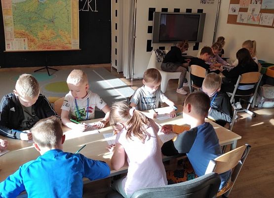 W czasie deszczu dzieci się nie nudzą grafika