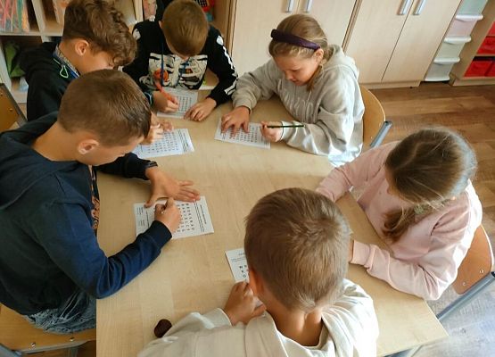 W czasie deszczu dzieci się nie nudzą grafika