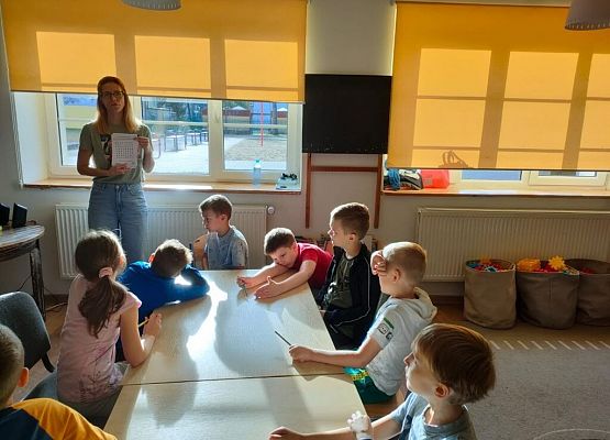 W czasie deszczu dzieci się nie nudzą grafika