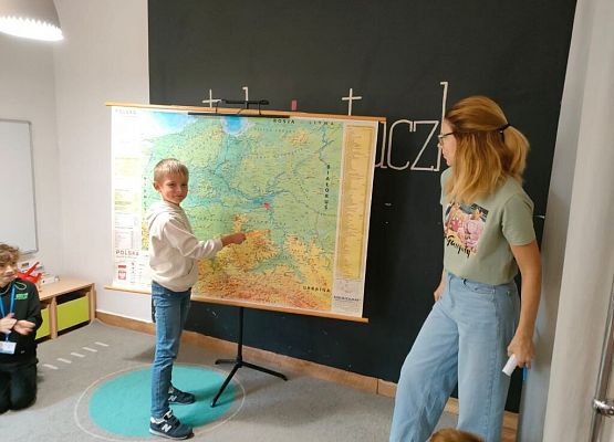 W czasie deszczu dzieci się nie nudzą grafika