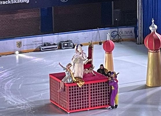 Niezapomniana rewia na lodzie grafika