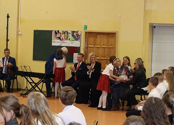 Urodziny szkoły grafika