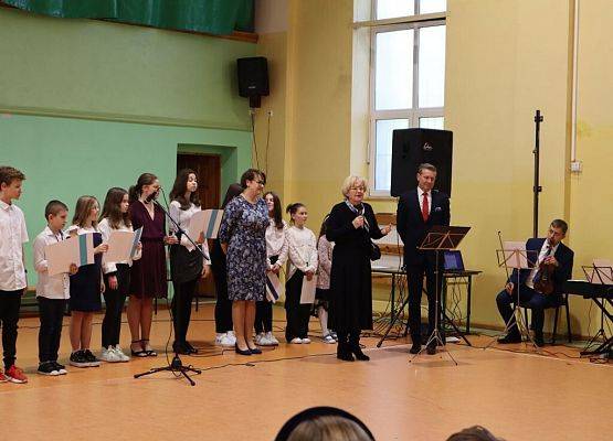 Urodziny szkoły grafika