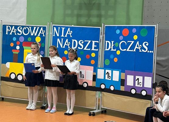 Pasowanie pierwszoklasistów grafika