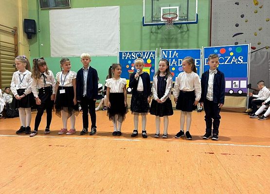 Pasowanie pierwszoklasistów grafika