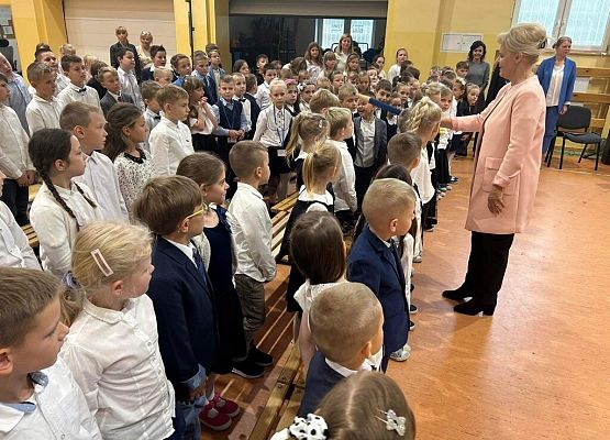 Pasowanie pierwszoklasistów grafika