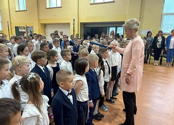 Pasowanie pierwszoklasistów grafika