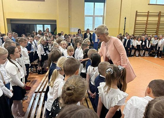 Pasowanie pierwszoklasistów grafika