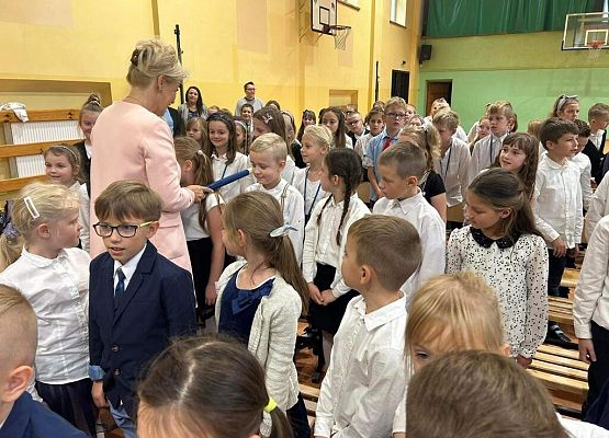 Pasowanie pierwszoklasistów grafika