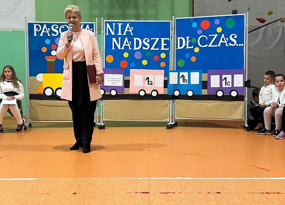 Pasowanie pierwszoklasistów grafika