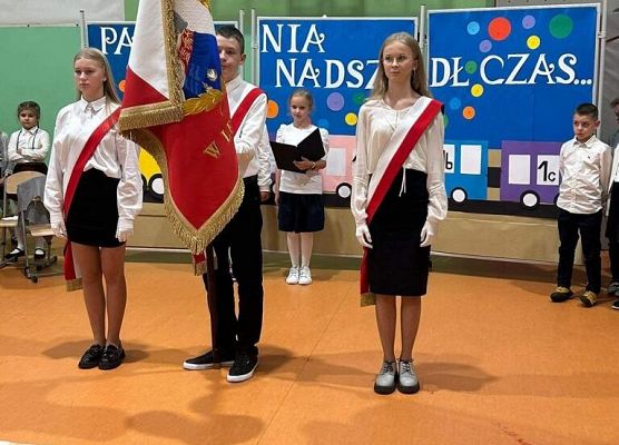 Pasowanie pierwszoklasistów grafika