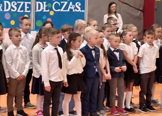 Pasowanie pierwszoklasistów grafika