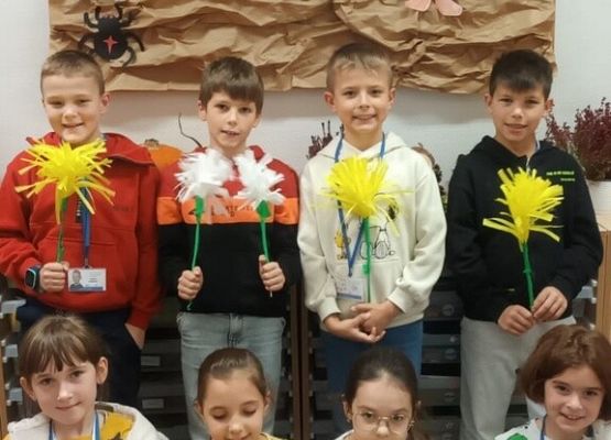 Klasa 3c przygotowuje się do Dnia Wszystkich Świętych grafika