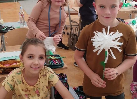 Klasa 3c przygotowuje się do Dnia Wszystkich Świętych grafika