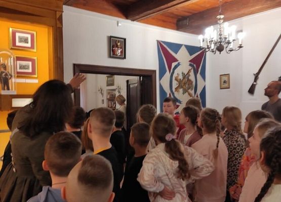 Jesienne barwy dworku w Będominie grafika